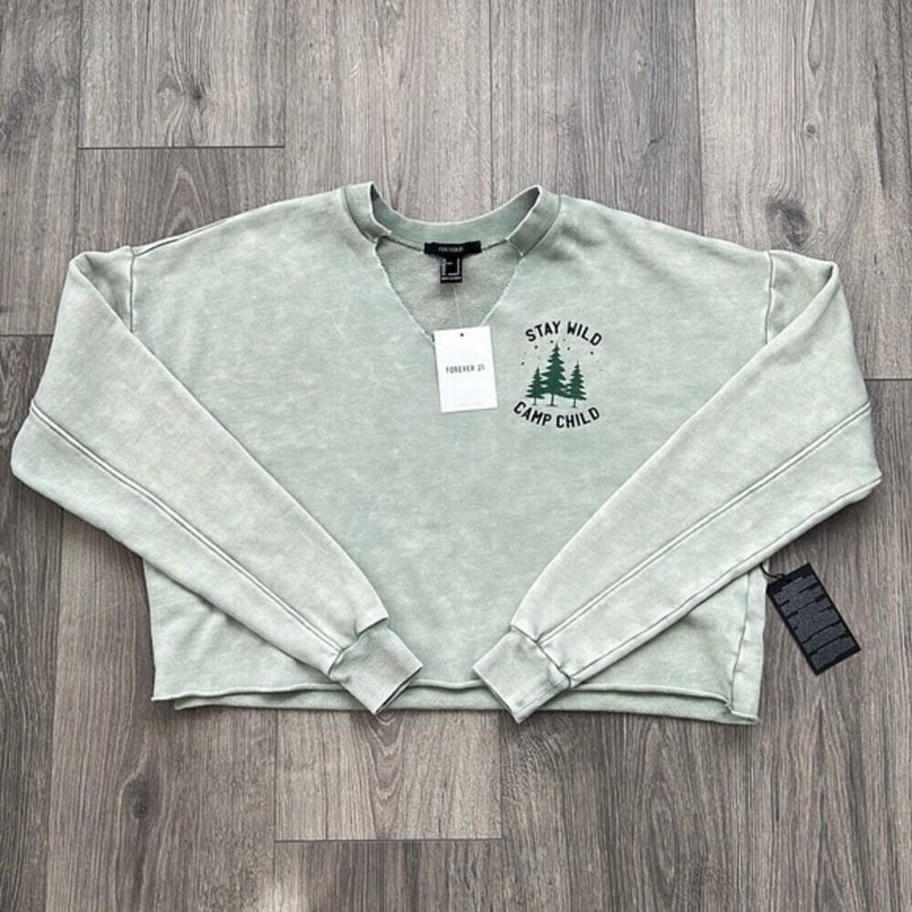 Forever 21 Cropped Graphic Sweatshirt Sz. Small Stay Wild Camp Child Faded Green